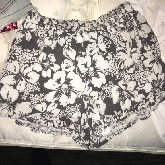 Shorts - Picture 3 of 8